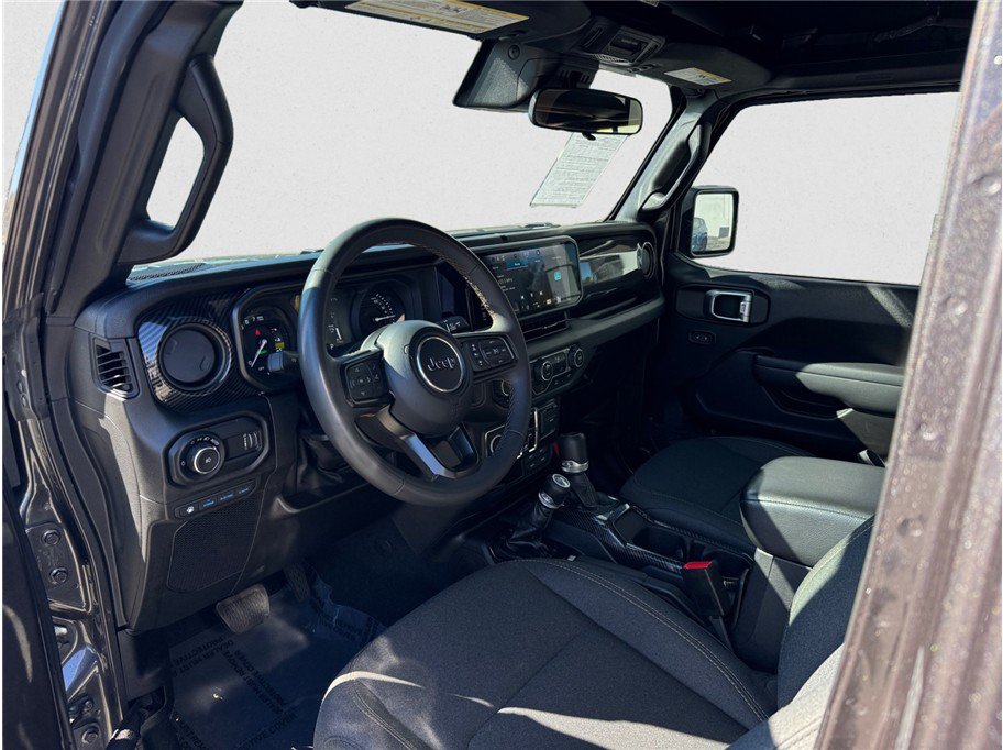 Used 2024 Jeep Wrangler Unlimited AWD/4WD image 9