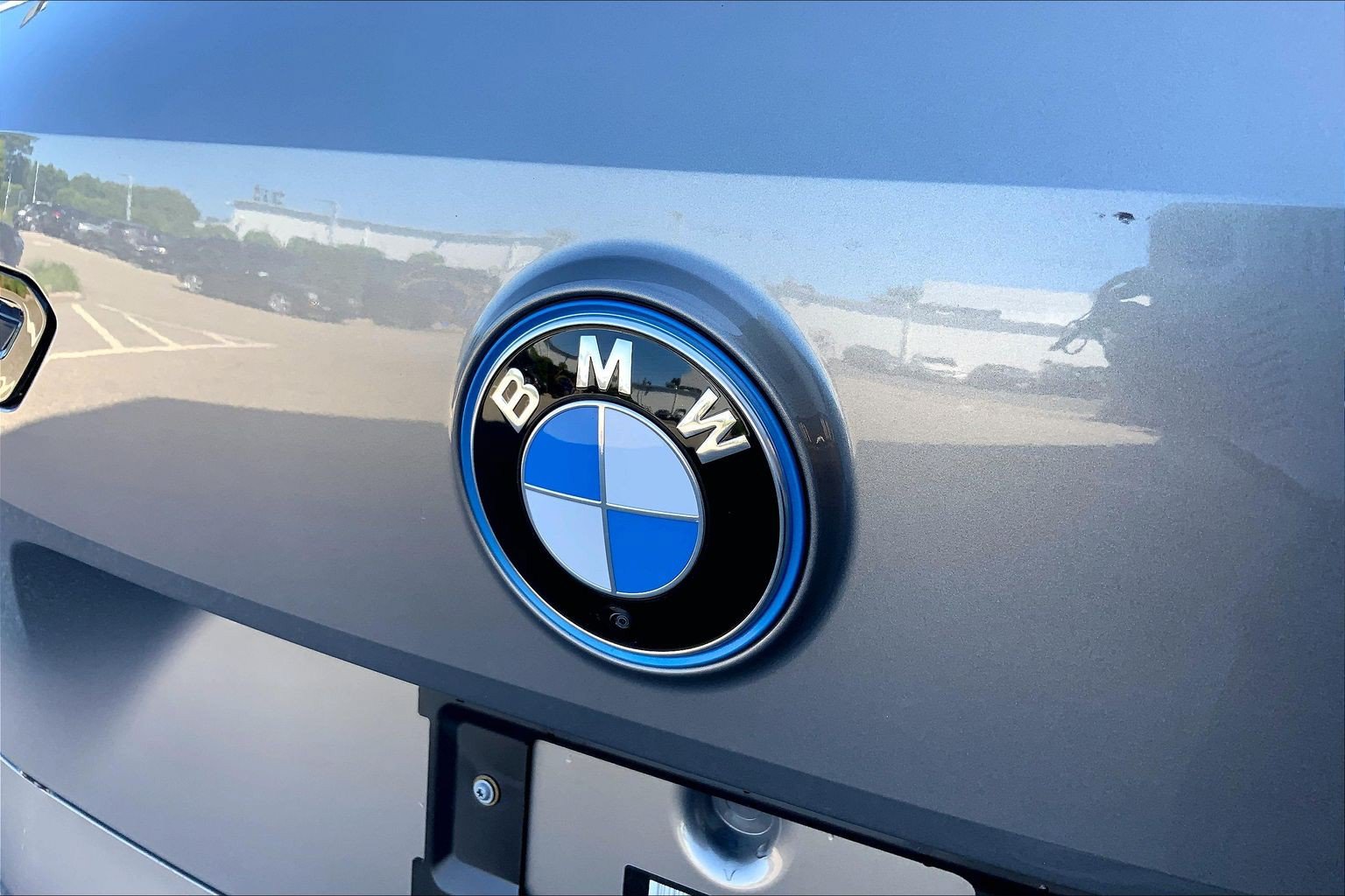 Certified 2023 BMW iX xDrive50 w/ Premium Package AWD/4WD image 32