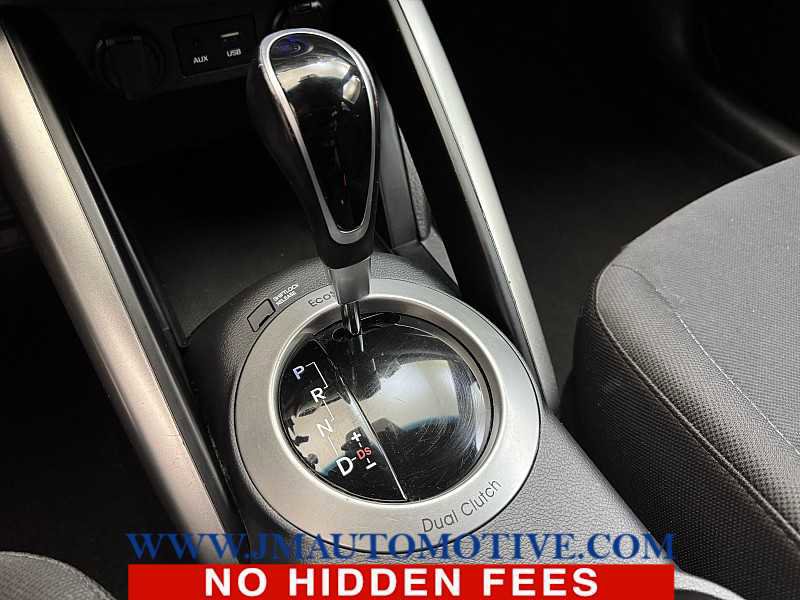 Used 2017 Hyundai Veloster Value Edition image 32