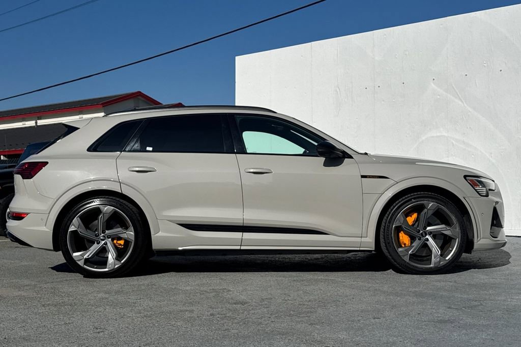 Used 2022 Audi e-tron S Prestige image 2