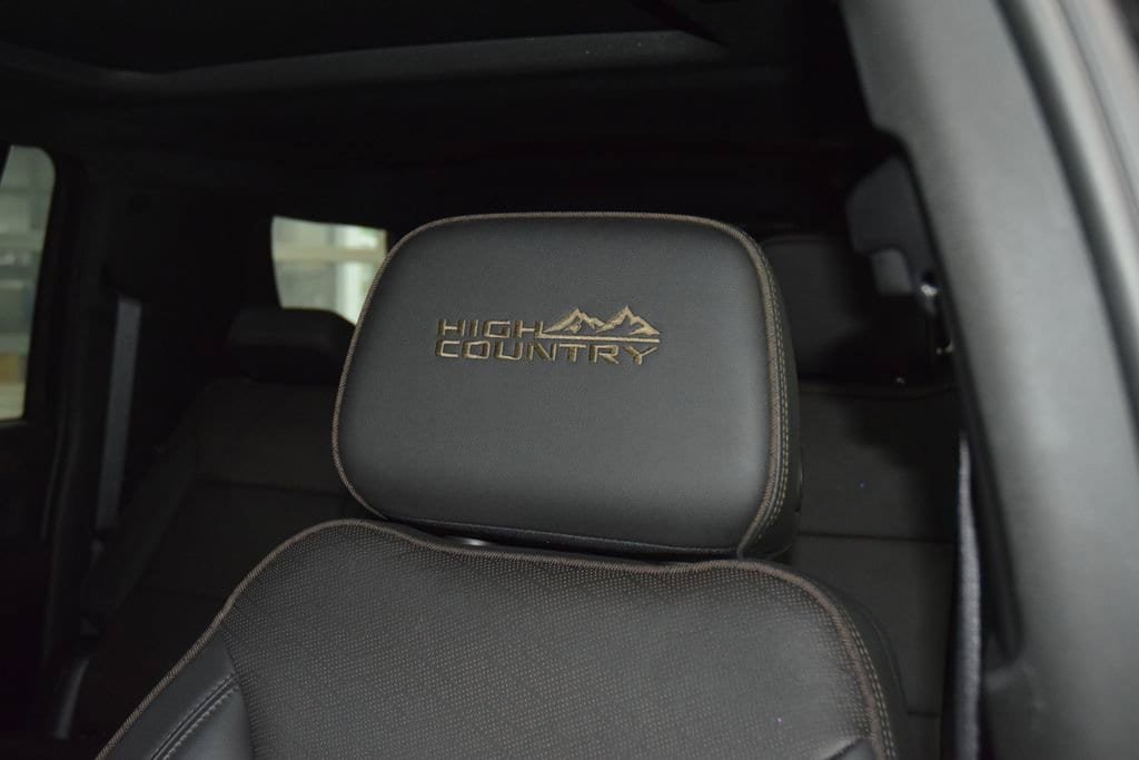 Used 2023 Chevrolet Suburban High Country AWD/4WD image 38