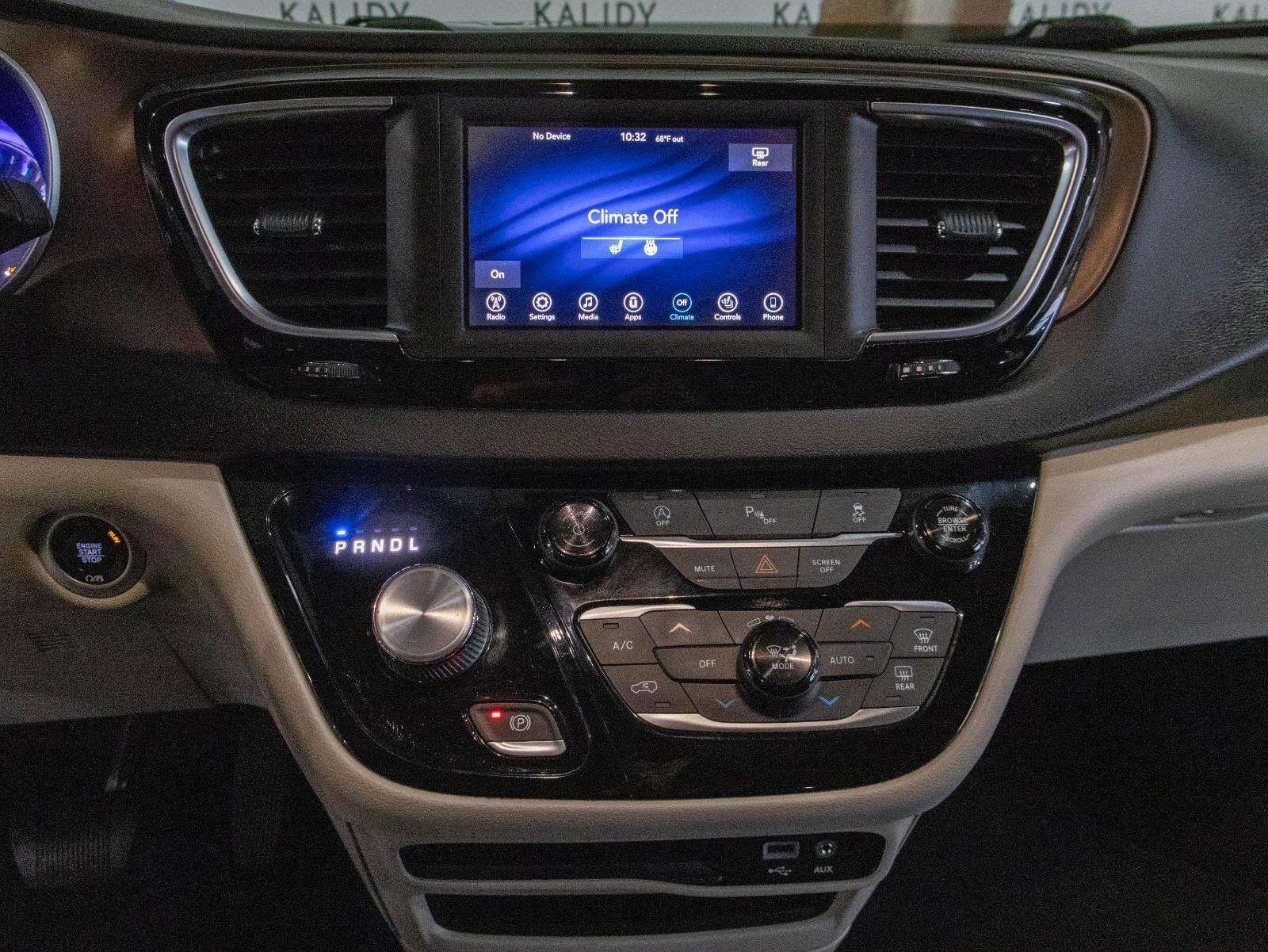 Used 2019 Chrysler Pacifica Touring-L image 4