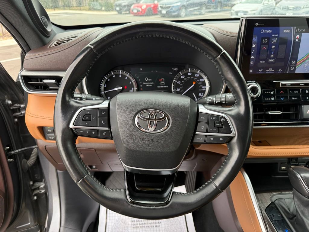 Used 2021 Toyota Highlander Platinum image 16