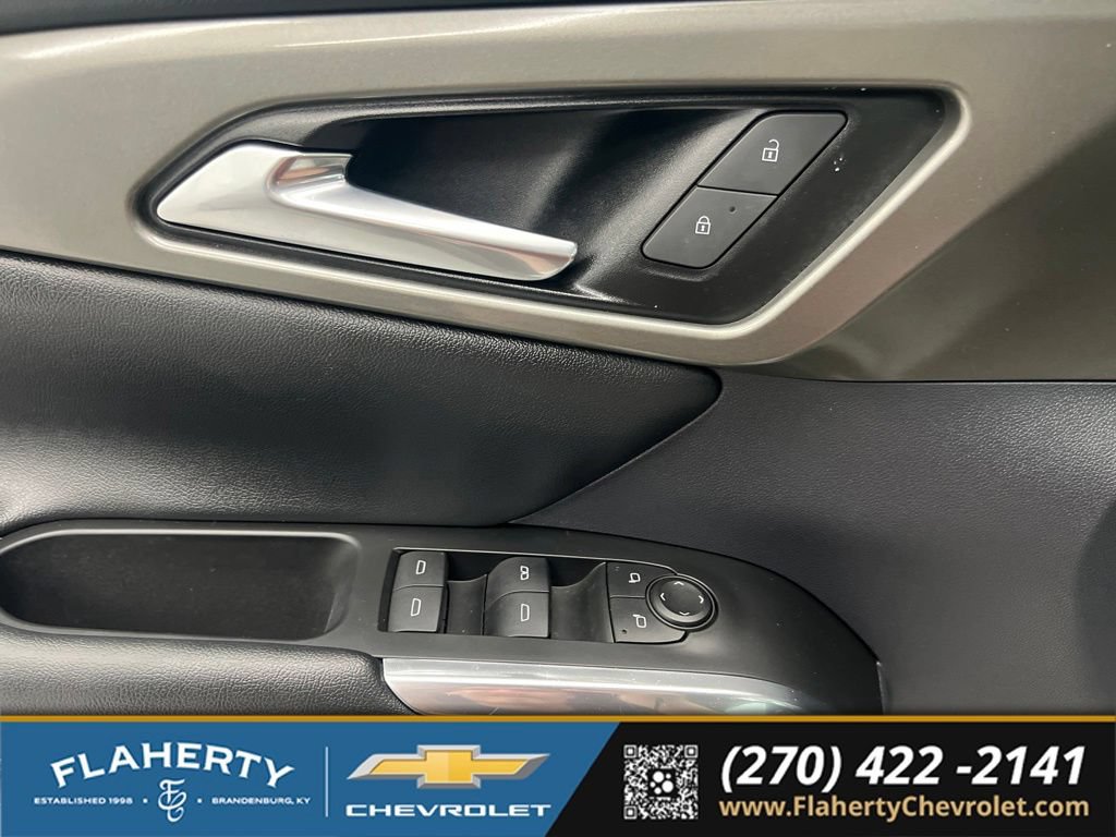 Used 2025 Chevrolet Traverse LT FWD image 21