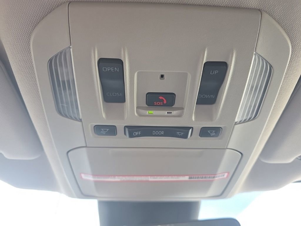 Used 2024 Toyota Highlander XLE image 35