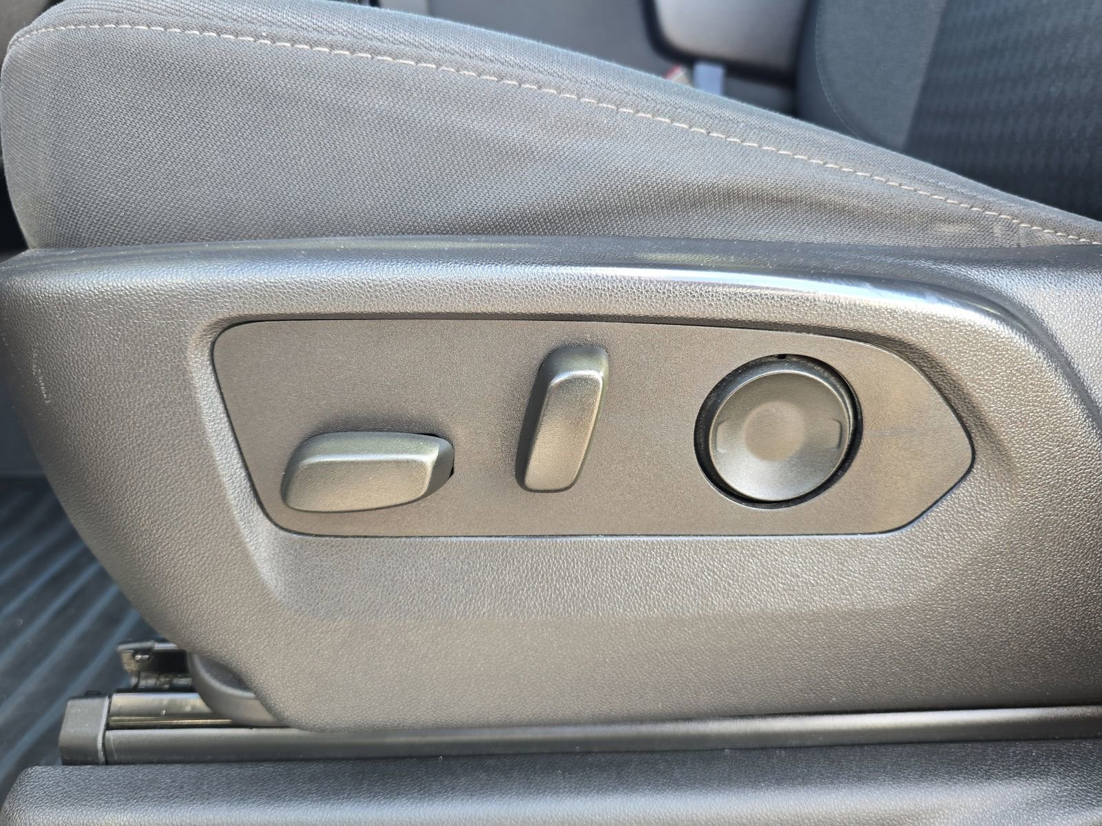 Used 2023 Chevrolet Silverado 1500 Custom image 15