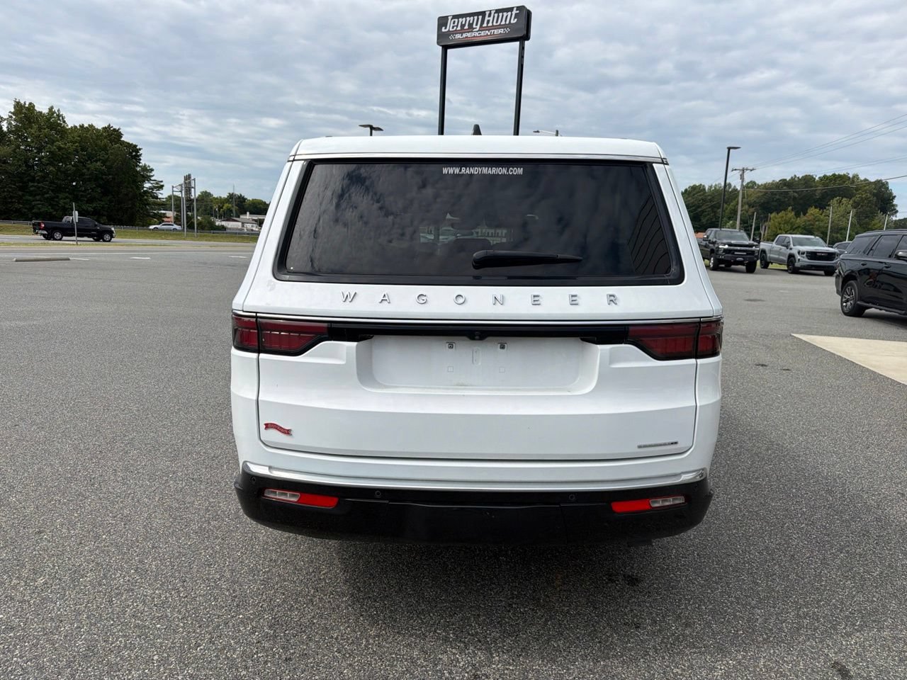 Used 2024 Jeep Wagoneer L Series II w/ Flexible Seating Group AWD/4WD image 6