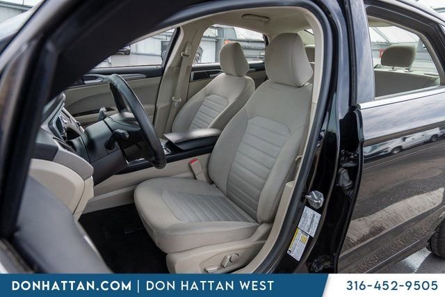 Used 2020 Ford Fusion SE w/ Fleet SE Value Package image 4