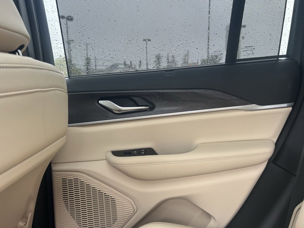 New 2025 Jeep Grand Cherokee Limited w/ Luxury Tech Group II image 27