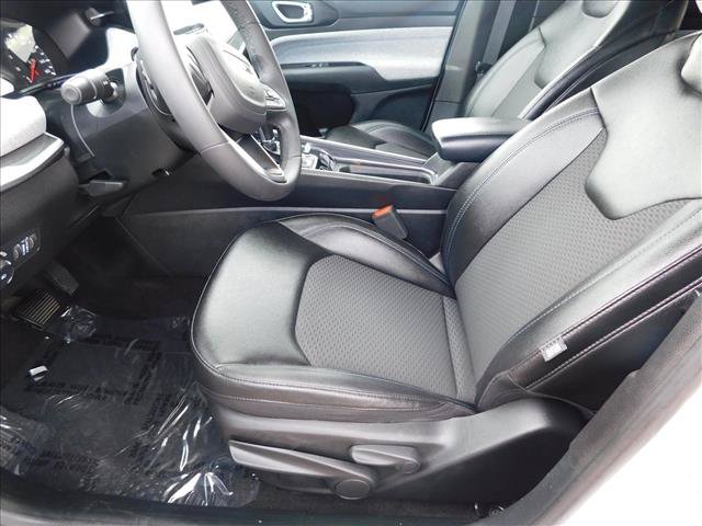 Used 2024 Jeep Compass Latitude AWD/4WD image 22