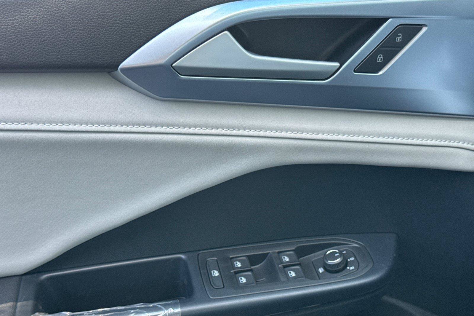 New 2026 Volkswagen Taos SE FWD image 10