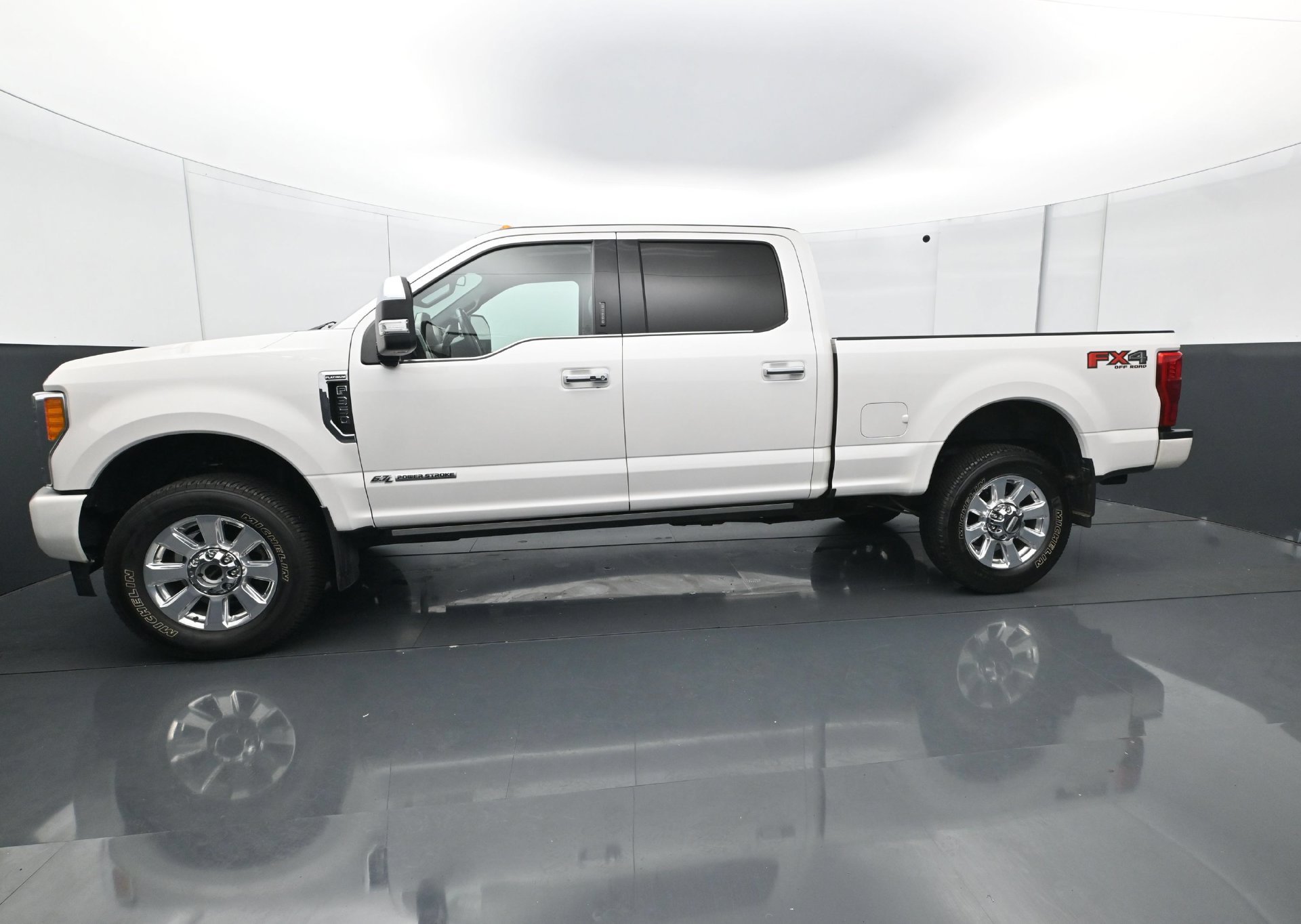 Used 2019 Ford F350 Platinum w/ Platinum Ultimate Package AWD/4WD image 3