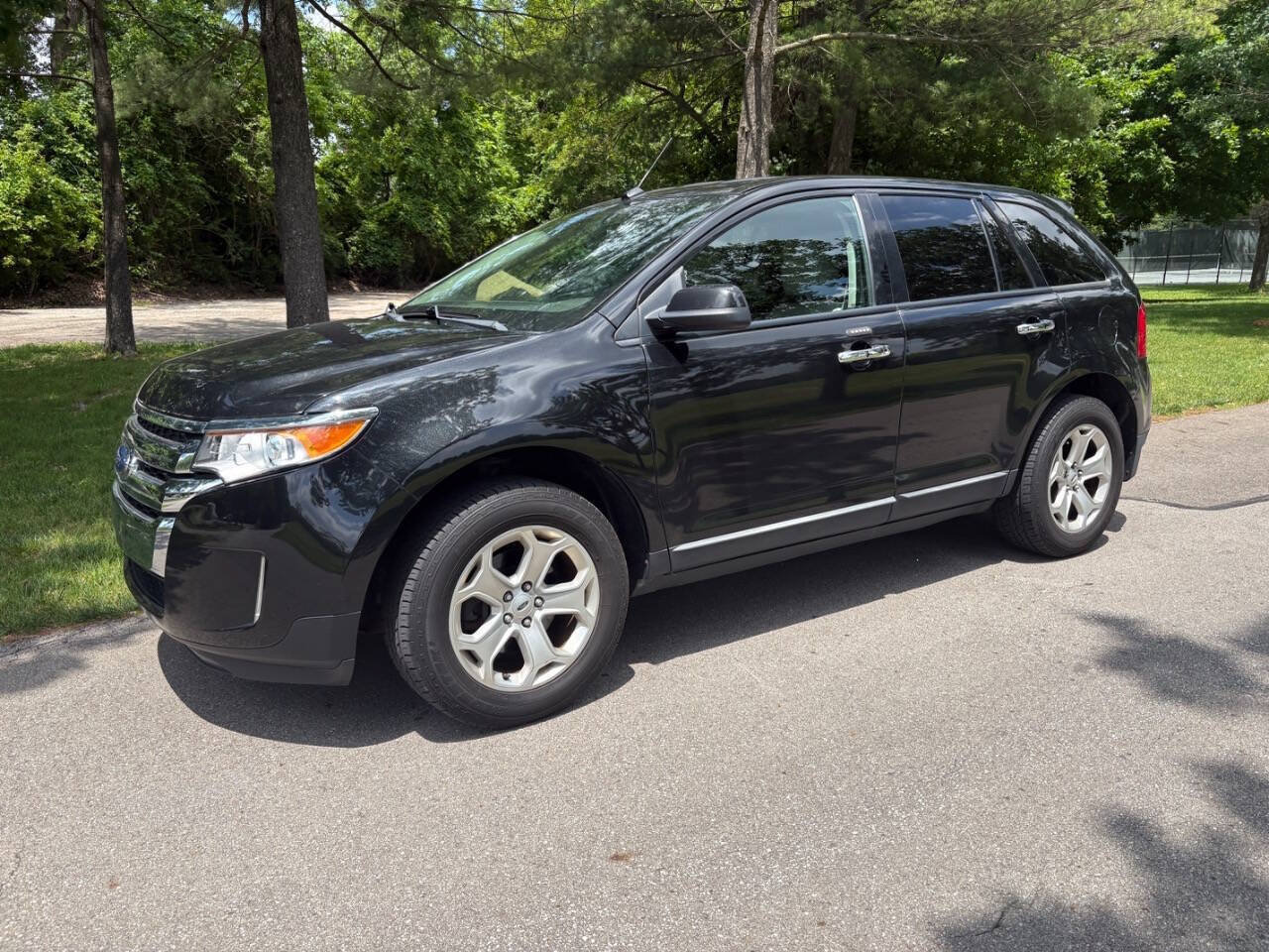 Used 2011 Ford Edge SEL w/ 202A Rapid Spec Order Code AWD/4WD image 2