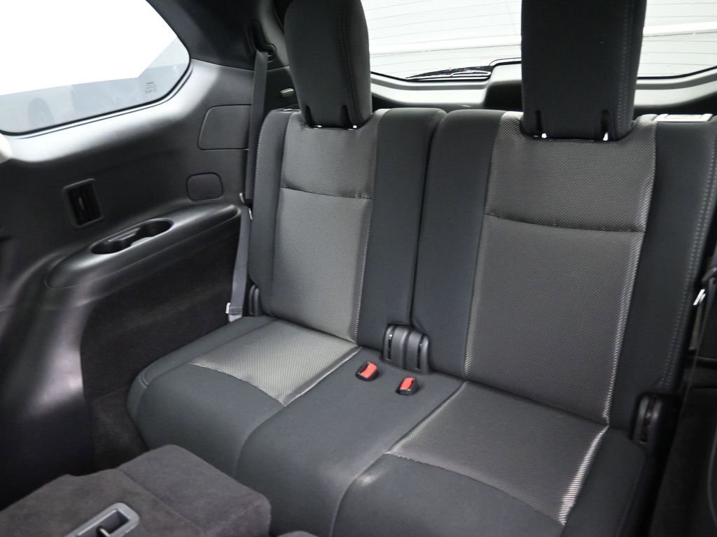 Used 2020 Nissan Pathfinder SV image 14