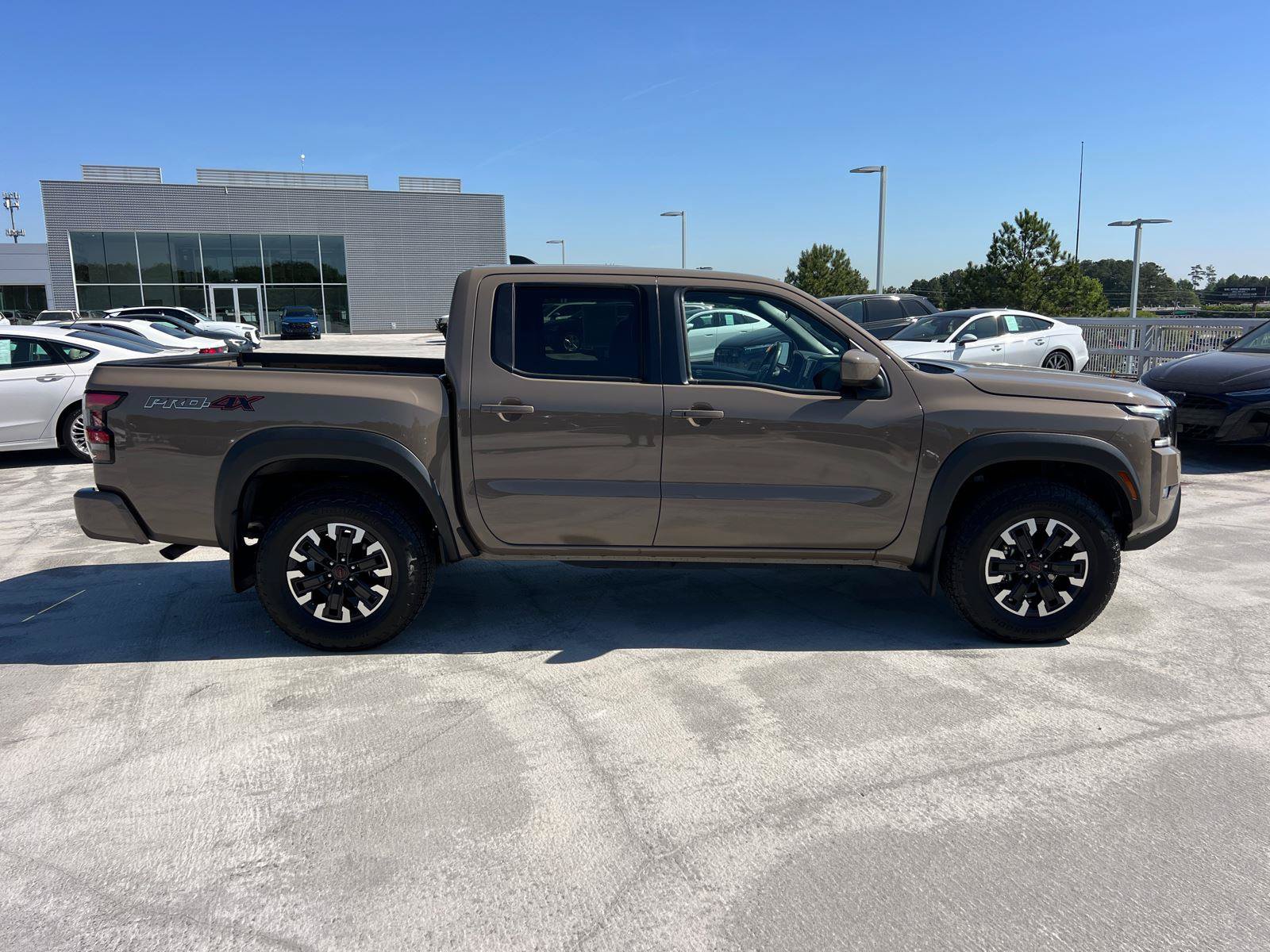 Used 2024 Nissan Frontier PRO-4X w/ Technology Package AWD/4WD image 4