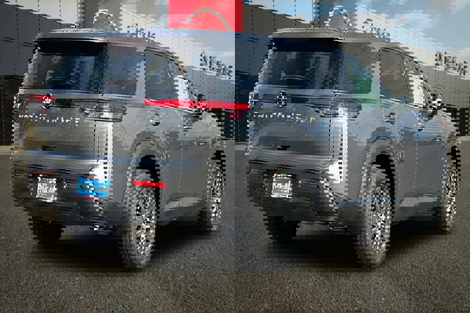 New 2025 Nissan Pathfinder S image 3