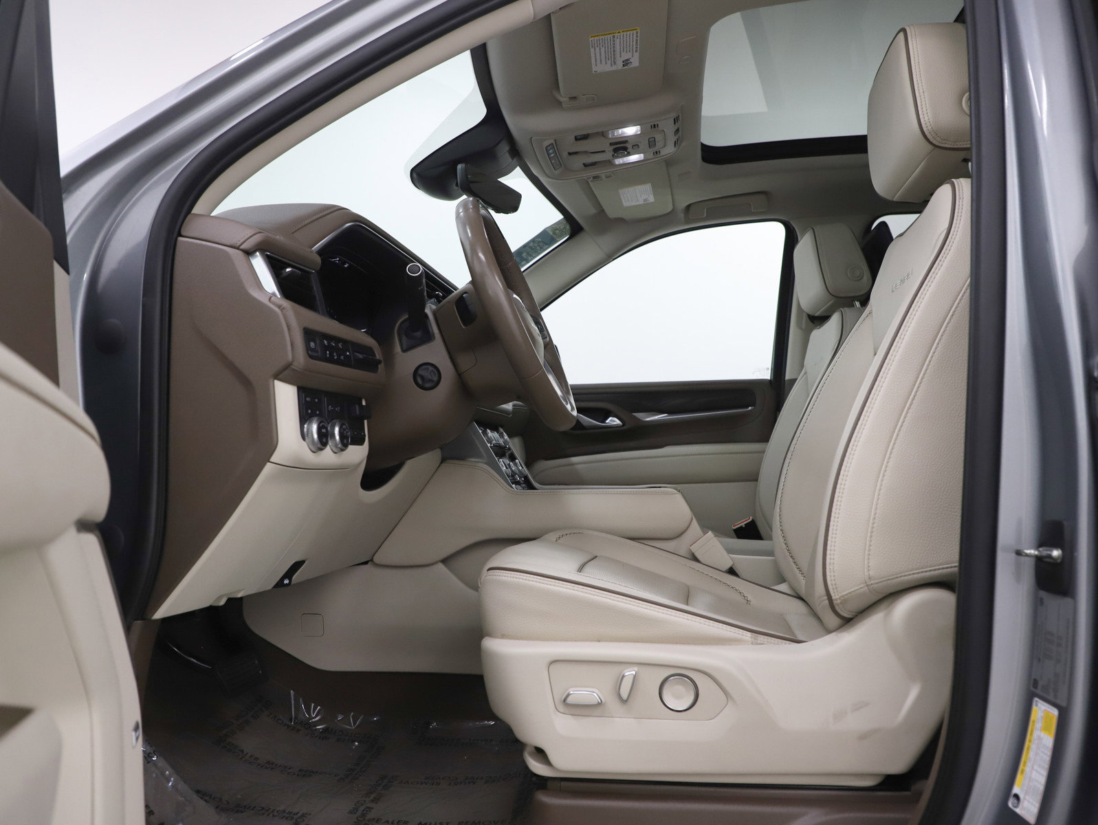 Used 2023 GMC Yukon XL Denali w/ Denali Reserve Package image 27