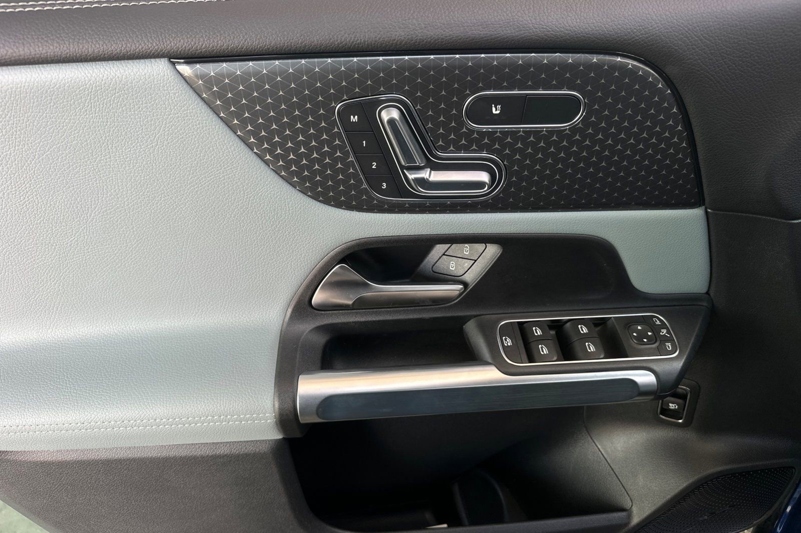 New 2026 Mercedes-Benz GLB 250 image 21