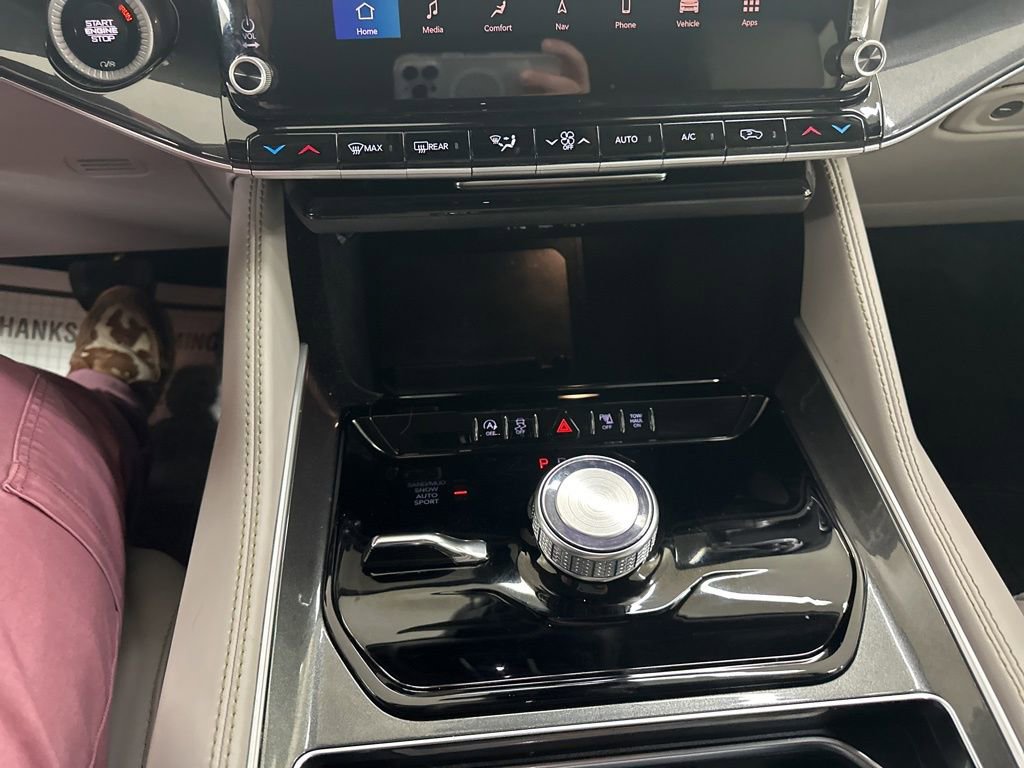 Used 2024 Jeep Wagoneer L 4WD image 46