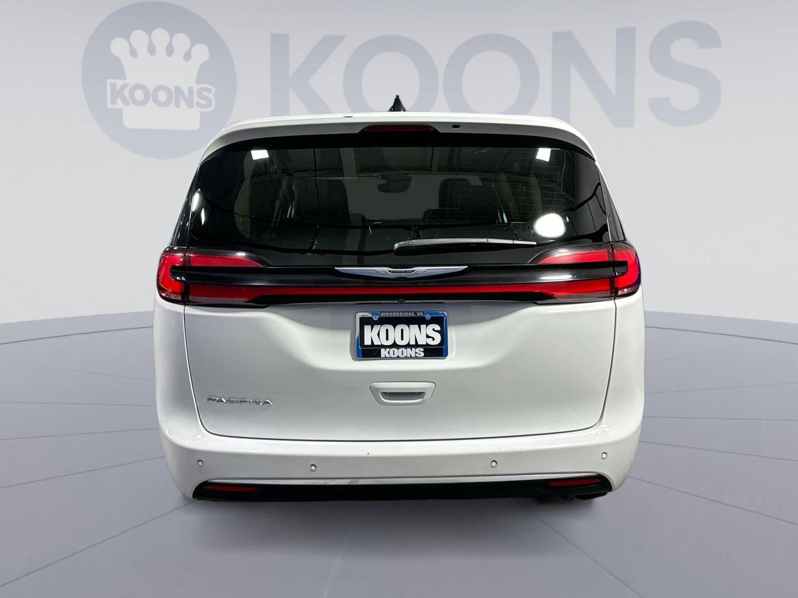 Used 2024 Chrysler Pacifica Touring-L image 5