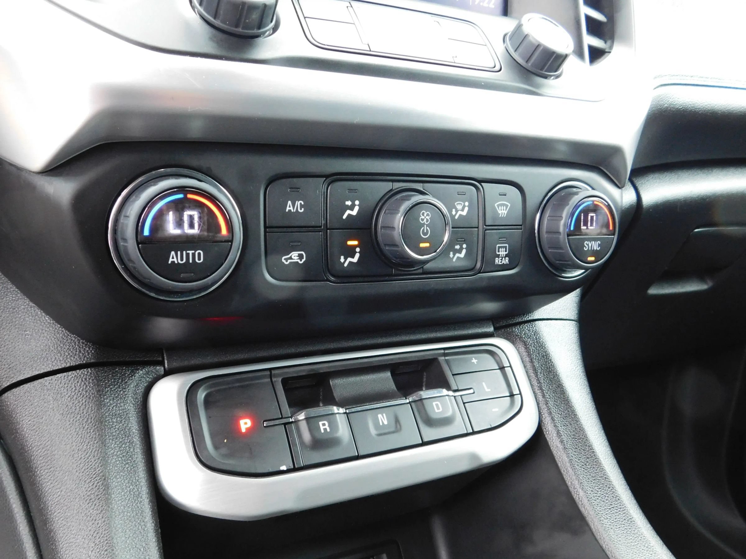 Used 2023 GMC Acadia SLT FWD image 20