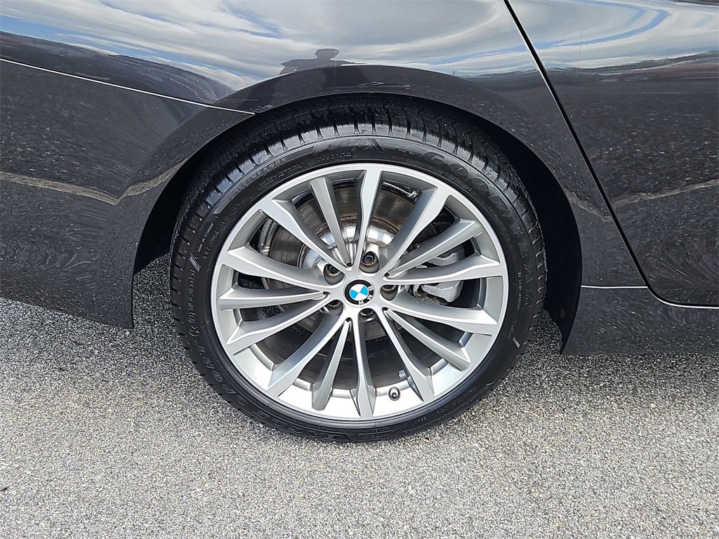 Used 2022 BMW 530i xDrive w/ Premium Package image 9