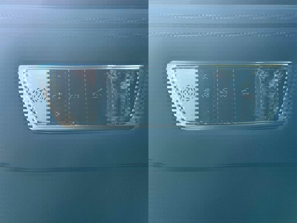 New 2025 Cadillac Escalade IQ Luxury 2 image 18