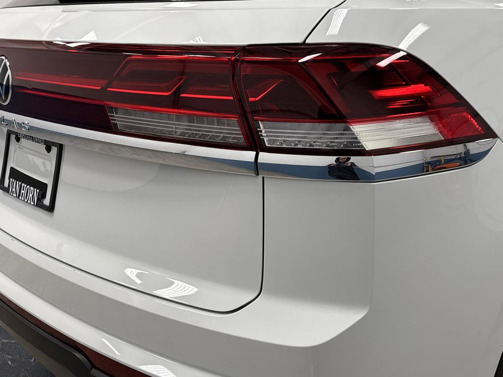 Used 2025 Volkswagen Atlas Cross Sport SE image 29