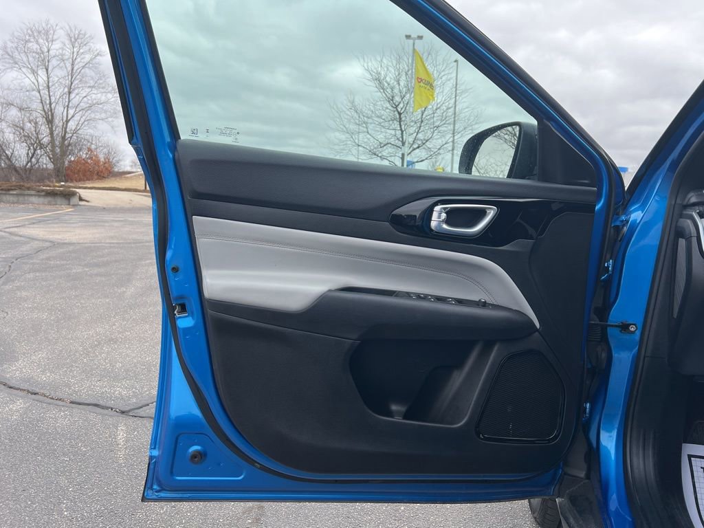 Used 2025 Jeep Compass Limited image 8