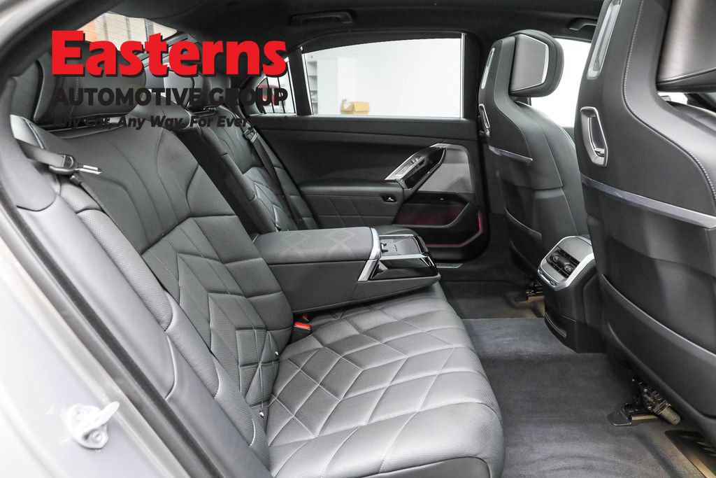 Used 2023 BMW 760i xDrive w/ Executive Package AWD/4WD image 27