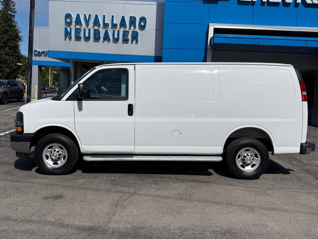 Used 2025 Chevrolet Express 2500 w/ Driver Convenience Package RWD image 8