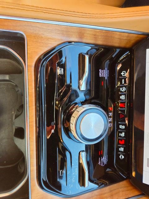 Used 2023 Jeep Grand Wagoneer L Series III w/ Rear Seat Video Group 1 AWD/4WD image 9