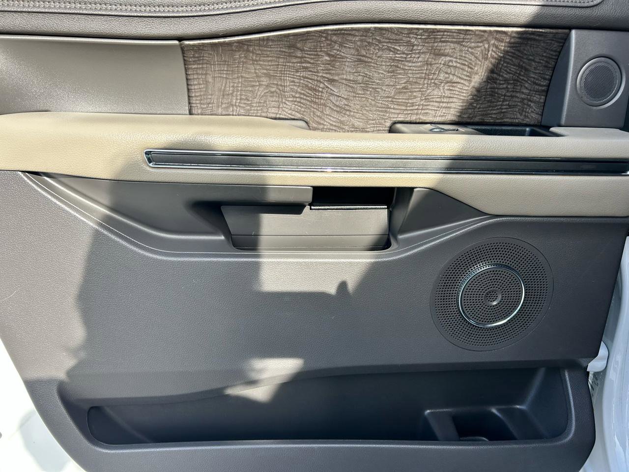 Used 2018 Ford Expedition Max Limited RWD image 19