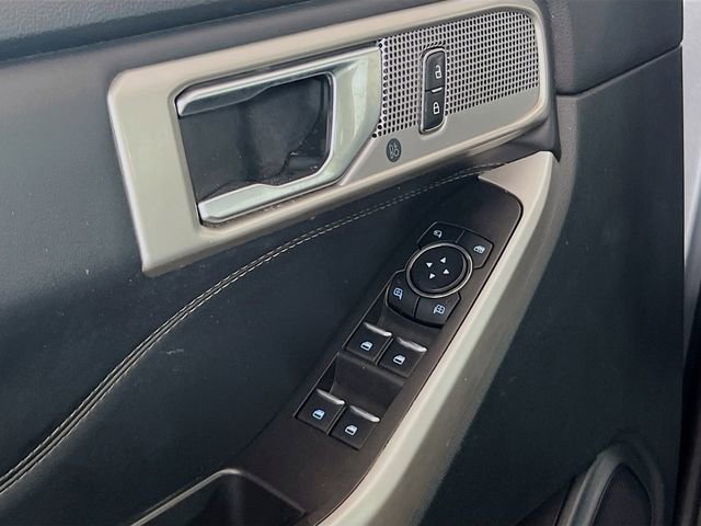 Used 2023 Ford Explorer Limited image 18