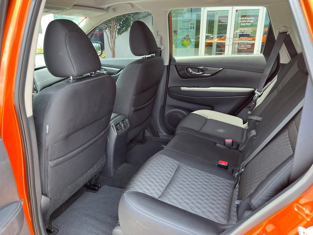 Used 2017 Nissan Rogue SV AWD/4WD image 18