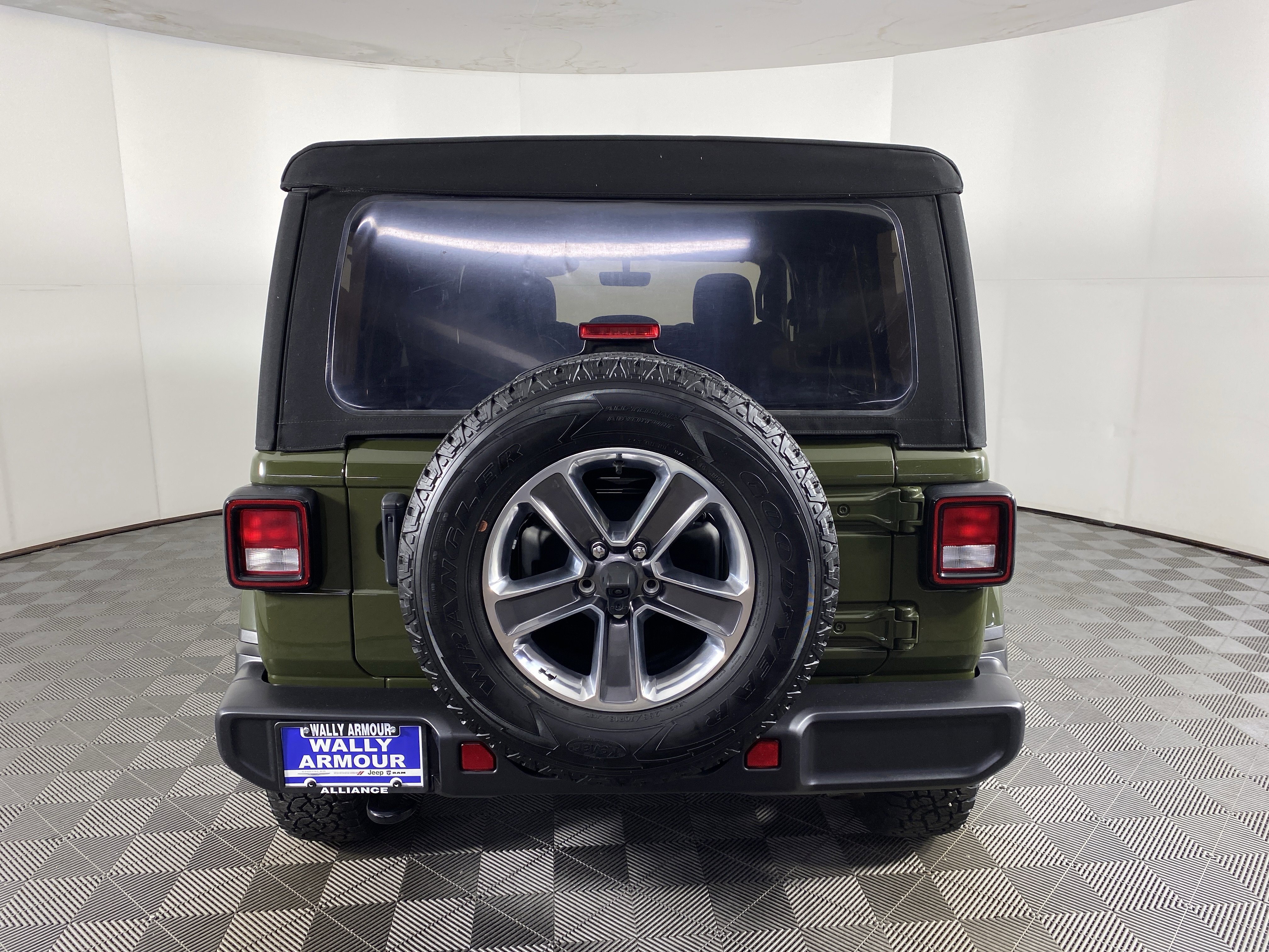 Used 2022 Jeep Wrangler Unlimited Sahara w/ Cold Weather Group image 9