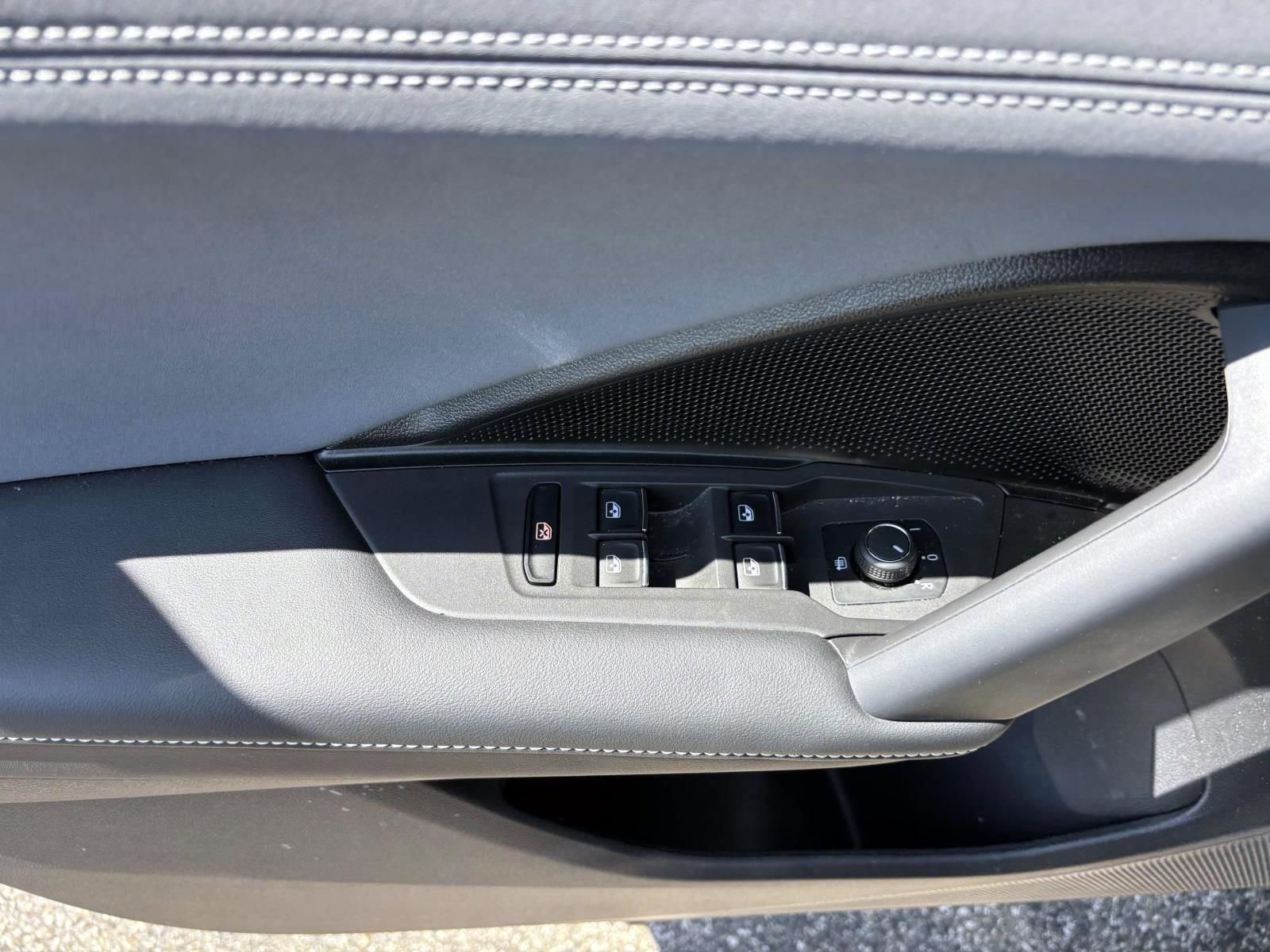 Used 2025 Volkswagen Tiguan SE R-Line AWD/4WD image 13