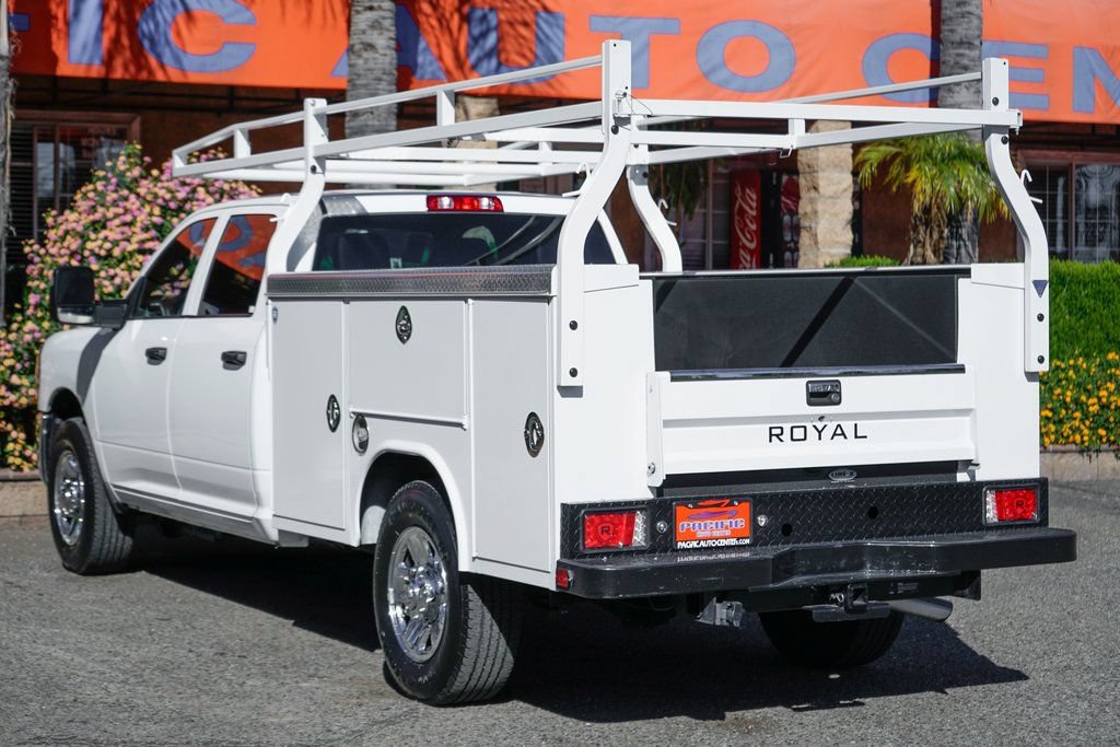 Used 2024 RAM 2500 Tradesman w/ Chrome Appearance Group RWD image 6