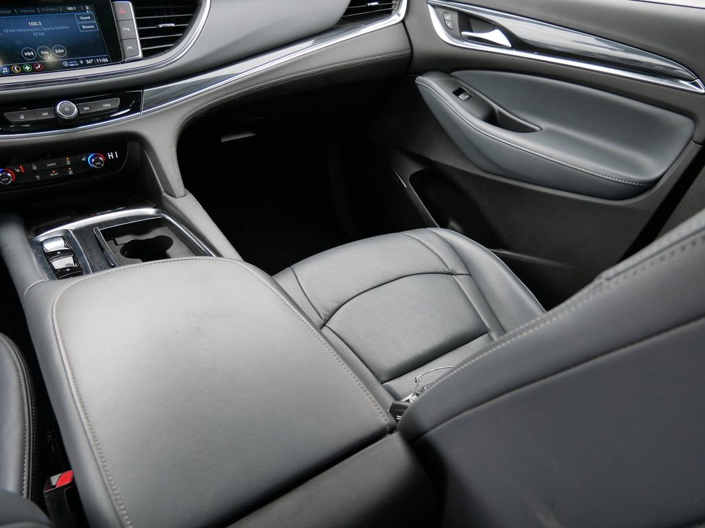 Used 2022 Buick Enclave Essence AWD/4WD image 20
