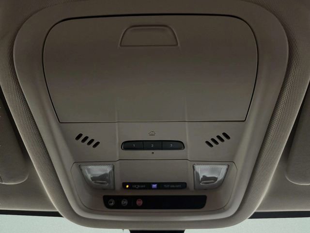 Used 2023 GMC Acadia Denali w/ Denali Technology Package image 25