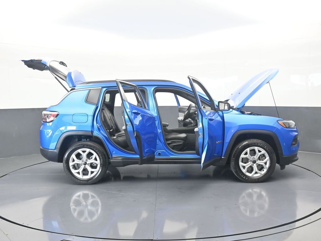 Used 2025 Jeep Compass Latitude AWD/4WD image 73