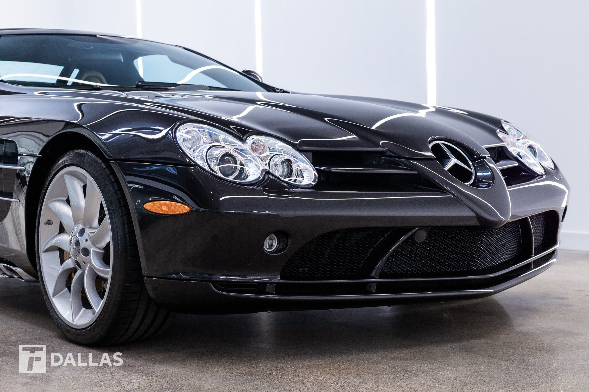 Used 2008 Mercedes-Benz SLR image 18