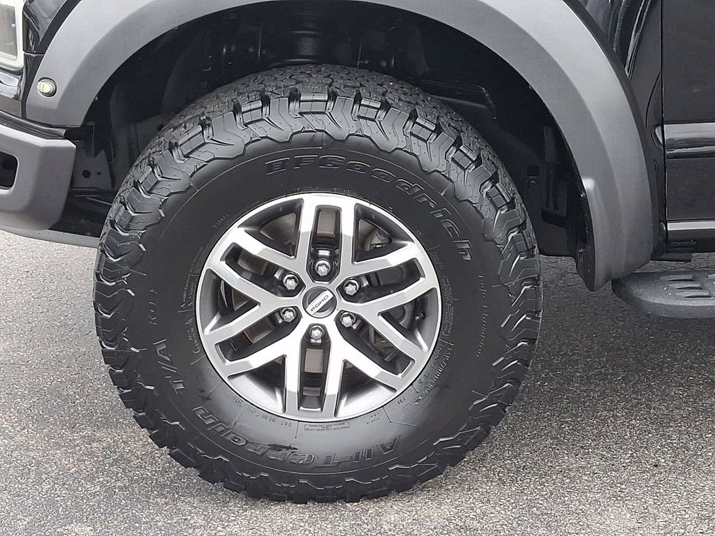 Used 2017 Ford F150 Raptor w/ Equipment Group 802A Luxury image 8