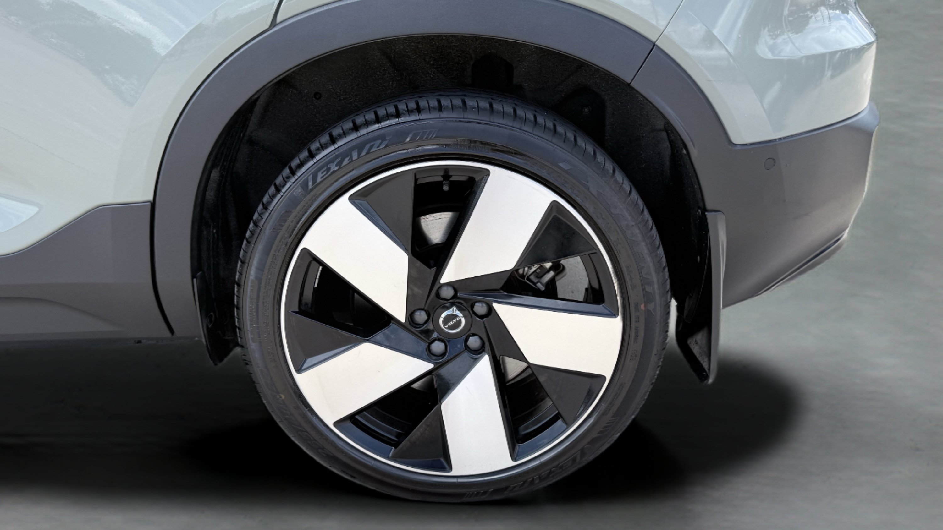 Used 2023 Volvo XC40 Recharge Ultimate AWD/4WD image 13