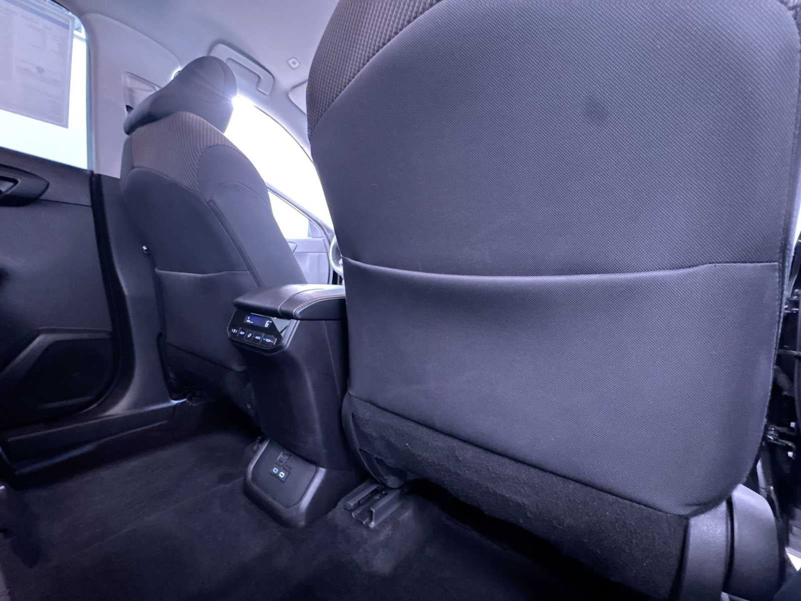 Used 2025 Toyota Highlander LE FWD image 40