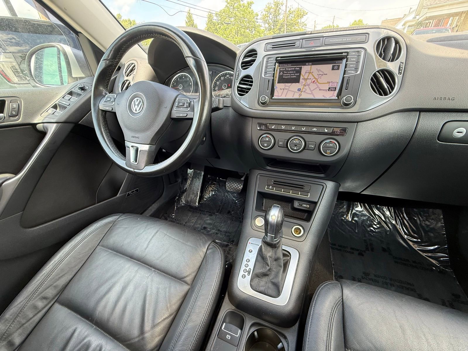 Used 2017 Volkswagen Tiguan SEL AWD/4WD image 3