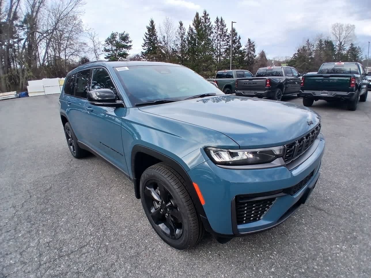 New 2026 Jeep Grand Cherokee L Limited w/ Limited Altitude Package AWD/4WD image 3