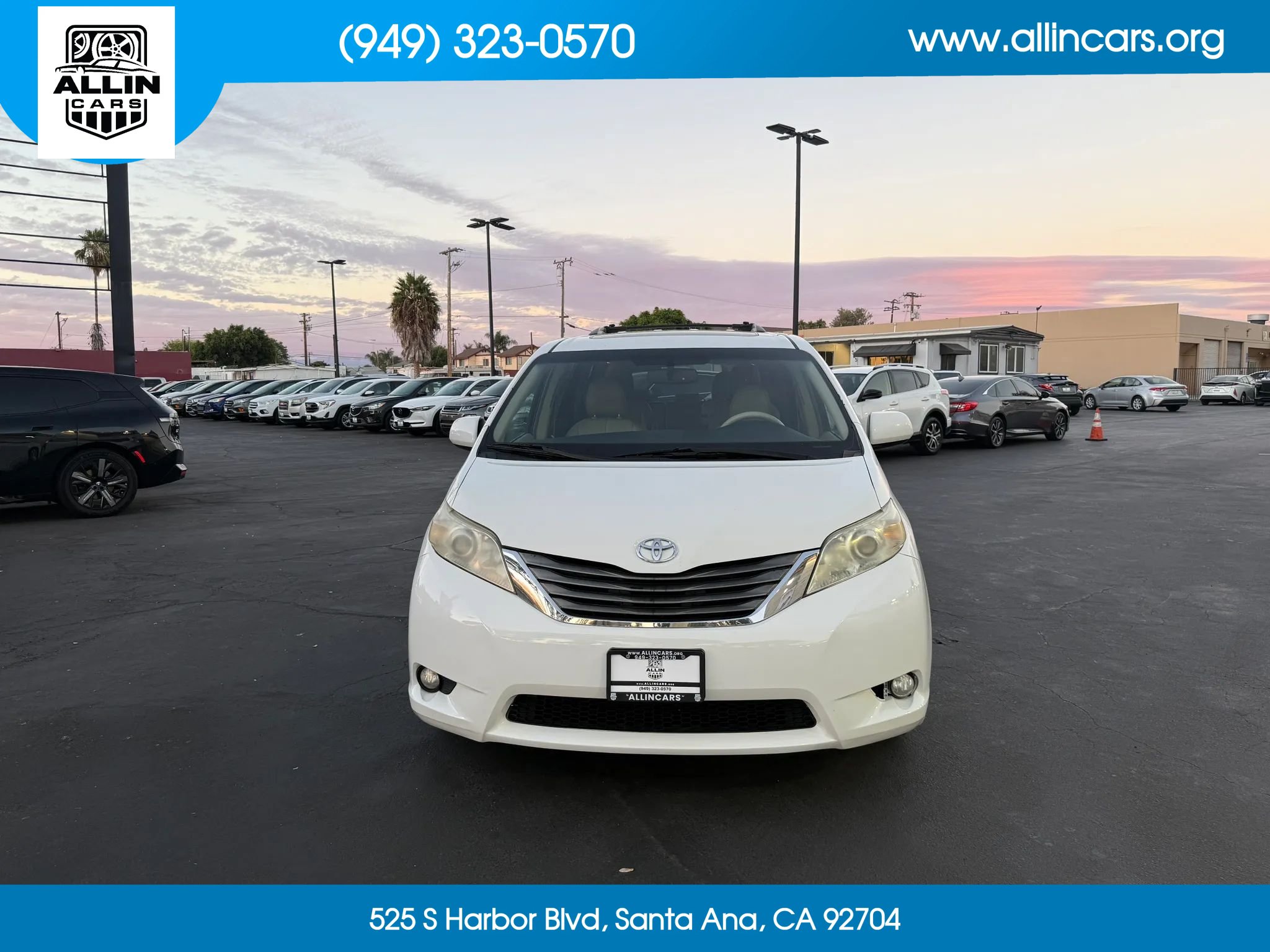 Used 2012 Toyota Sienna XLE FWD image 2