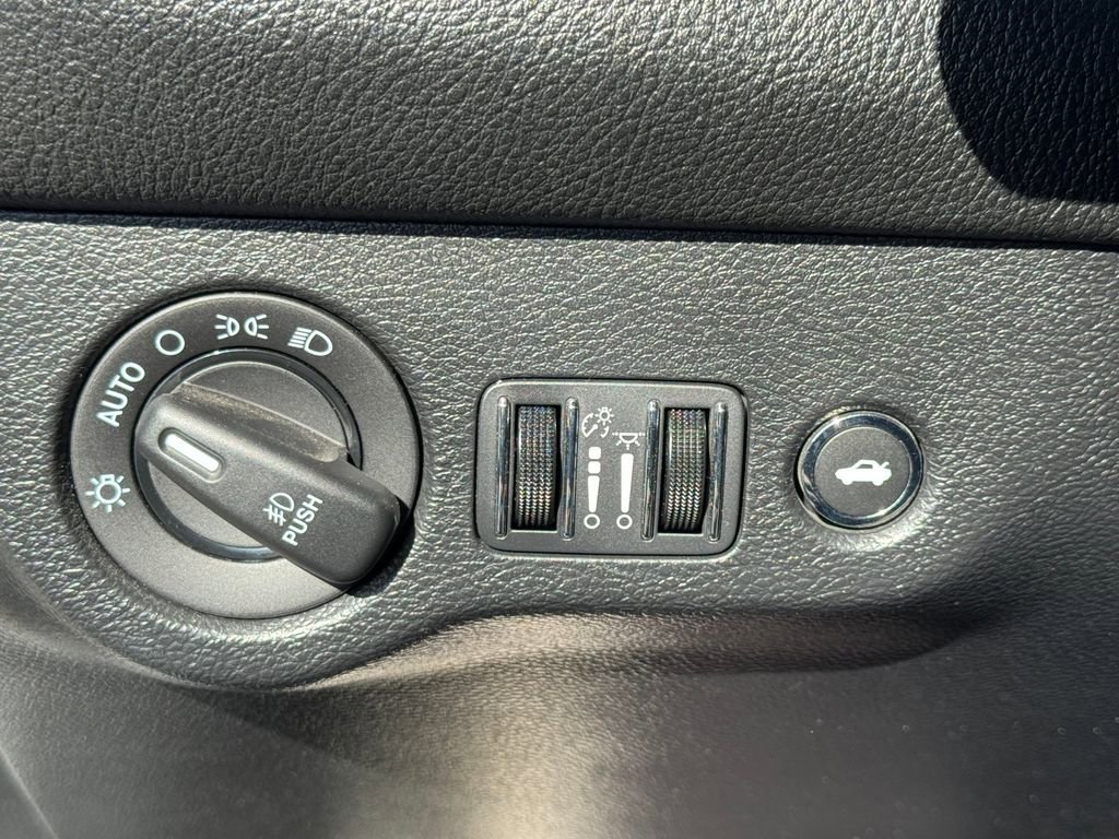 Used 2022 Dodge Challenger R/T w/ Driver Convenience Group image 7