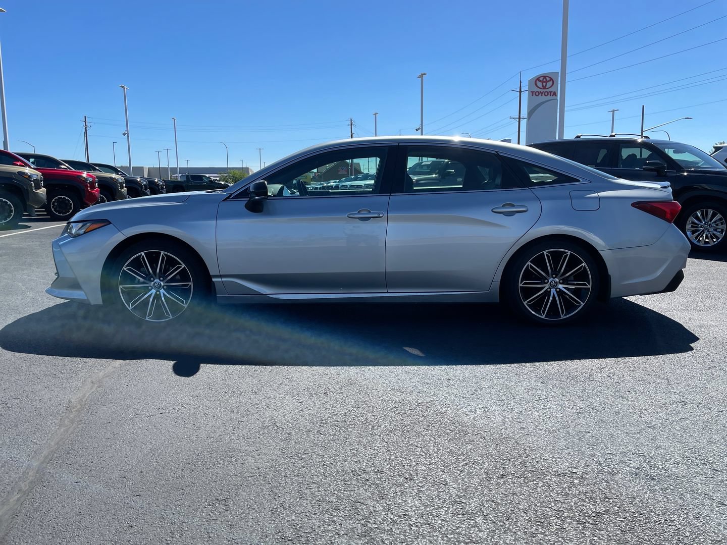 Used 2019 Toyota Avalon Touring w/ All Weather Liner Package FWD image 6